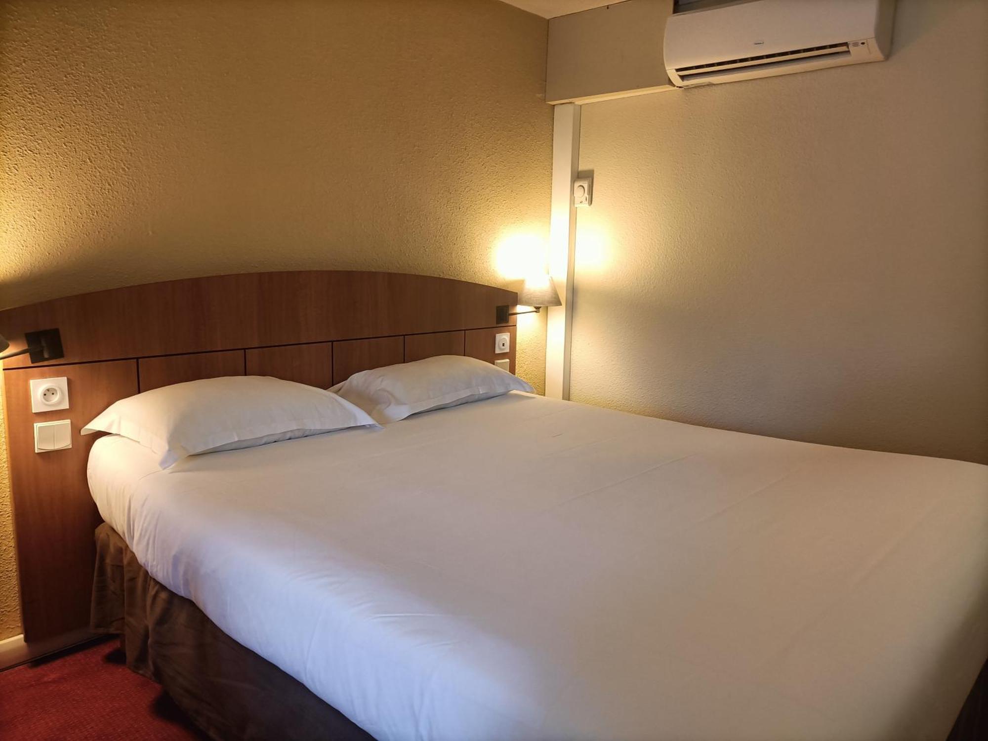 基里亚德杰内夫圣杰尼普利酒店 圣热尼普伊 外观 照片